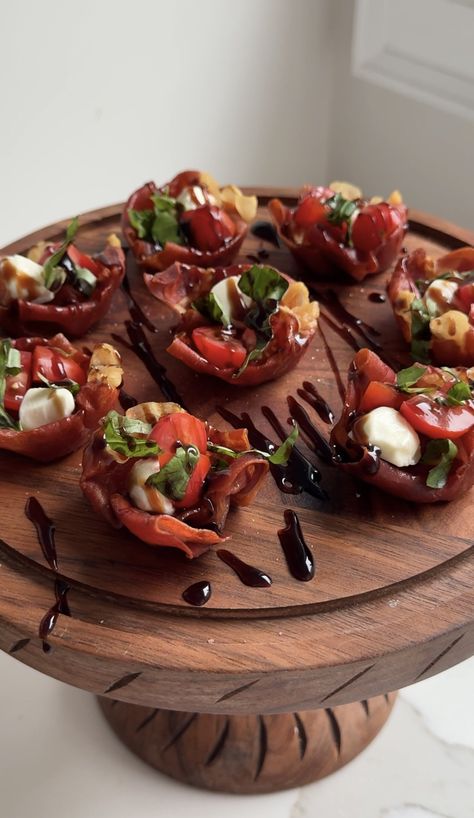 Crispy Prosciutto Caprese Cups Caprese Cups, Prosciutto Caprese, Crispy Prosciutto, Easy To Make Appetizers, Tomato Mozzarella, Baked Brie, Favorite Appetizers, Baked Pumpkin, Savory Snacks