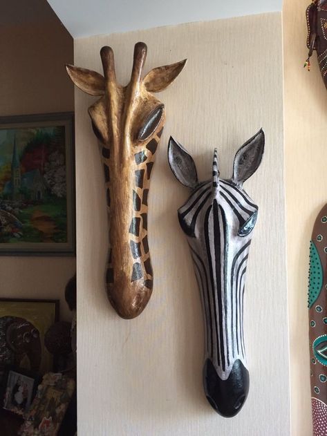 Afro Bohemian Home Decor, Small Wood Projects Awesome Ideas, Small Wood Projects Diy, African Decor Living Room, Diy Projects Wood, African Wood Carvings, Hirsch Silhouette, Afrocentric Decor, Palm Frond Art