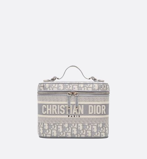 Dior Makeup Bag, Designer Travel Bags, Travel Vanity, Luxury Christmas Gifts, Dior Oblique, Christian Dior Fashion, Dior Makeup, Christian Dior Couture, Beauty Case