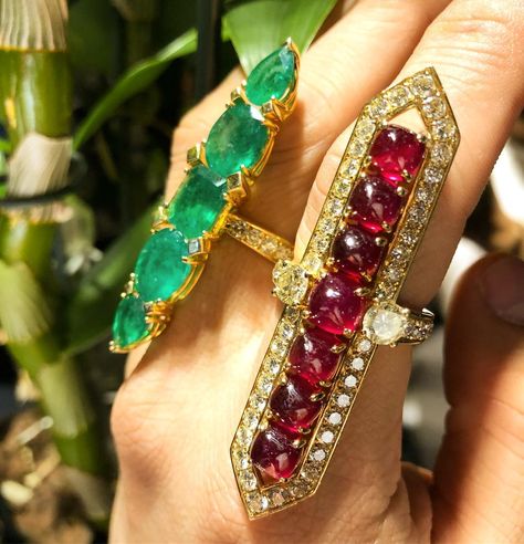 longing ring emerald and ruby #hautecouture #highjewellery #emerald #ruby #diamond #jewelrydesigner ❤️✳️❇️♻️❗️ Heavy Rings, Antique Rings Art Deco, Rings Red, Royal Rings, Ruby Jewellery, Midi Ring Set, Young Forever, Midi Ring, Ring Emerald