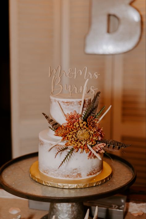 Boho Western Dessert Table, Fall Boho Wedding Inspiration, Western Wedding Cake Topper, Wedding Cakes Boho Rustic, Simple Western Wedding Centerpieces, Western Wedding Cupcakes, Small Western Wedding Cakes, Western Wedding Cakes Rustic, Simple Western Wedding Cake