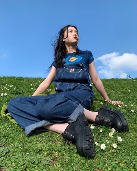 Unif Trail Shoes Outfit, Unif Trail Shoes, Cute Overall Outfits, Good Pics, Official Dresses, Overall Outfit, 90's Grunge, Fashion 101, Trail Shoes