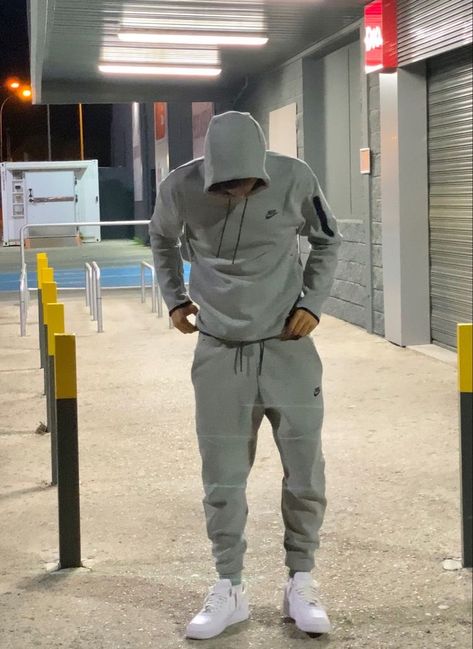 Sweatpants Outfit Fall, Nike Tech Fleece Men, Gray Sweatpants Outfit, Mens Grey Sweatpants, Wallpaper Marvel, Silver Aesthetic, Instagram Plan, Outfit Hoodie, Drip Outfit Men