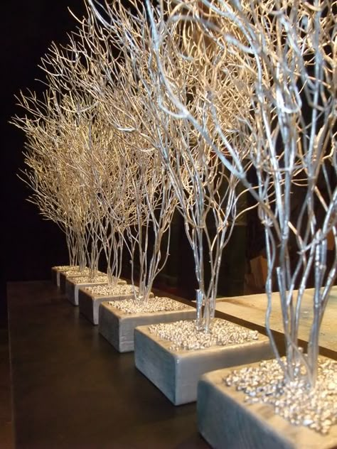 Tree Branch Decor, Decoration Vitrine, White Branches, Winter Wonderland Party, בר מצווה, Branch Decor, Winter Wonderland Wedding, Baby Shower Winter, Deco Floral