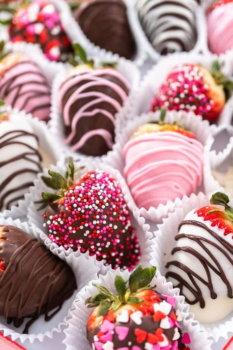 Dipped Strawberries Recipe, Nutella Cupcakes, Chocolate Covered Strawberry Recipe, Chocolate Covered Strawberries Bouquet, Chocolate Dipped Fruit, Gluten Free Candy, Chocolate Covered Fruit, Dipped Strawberries, Chocolate Covered Treats