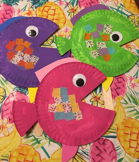 Paper plate fish Projects. Plate Fish Craft, Frog Crafts Preschool, Fish Crafts Preschool, Paper Plate Fish, Preschool Craft Activities, Under The Sea Crafts, Colourful Fish, Spring Art Projects, Flag Crafts