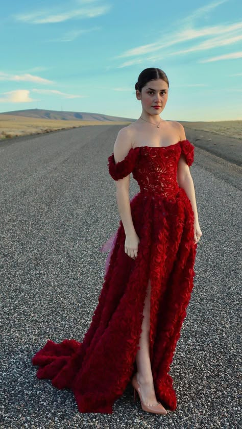 Red Soiree Dresses, Henna Night Dress, Alexandra Louise, Soiree Outfits, Prom Dress With Split, Dark Red Dresses, Red Wedding Dress, A Line Prom Dress, Junior Prom