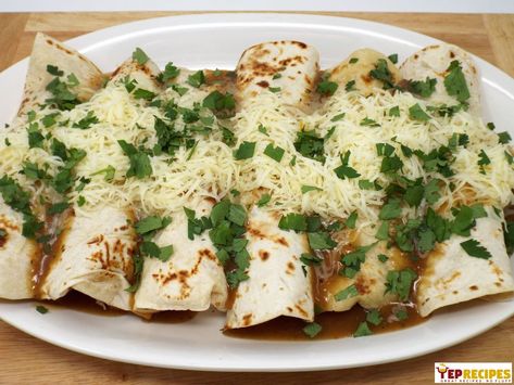 Slow Cooker Cuban Mojo Pork Enchiladas: Pork loin slow cooked with citrus juices and seasonings then rolled in flour tortillas and topped with the mojo sauce, Monterey Jack cheese and fresh cliantro. #yeprecipes Leftover Mojo Pork Recipes, Enchiladas Pork, Cuban Mojo Pork, Mojo Sauce, Cuban Mojo, Pork Enchiladas, Mojo Pork, Pork Nachos, Leftover Pork