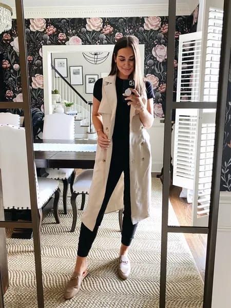 Black joggers, black tee, sleeveless trench vest, camel slip on loafers. All run TTS - #LTKworkwear Shirt Dress As Duster, Sleeveless Duster Outfit, Duster Outfit, Carrie Bradshaw Lied, Trench Vest, Sleeveless Trench, Sleeveless Duster, Duster Dress, Joggers Black