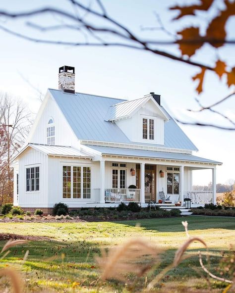 Mini Farmhouse Plans, New Old Farmhouse, Southern Cottage Exterior, White House With Wood Accents, White Barndominium Exterior, Vintage Farmhouse Exterior, White Metal House, Homes On Land, Old White Farmhouse