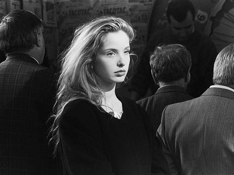 Inicio / X Julie Delpy, Fred Weasley, Old Hollywood Stars, French Girls, Before Sunrise, Black And White Pictures, Character Aesthetic, What Is Life About, Hollywood Stars