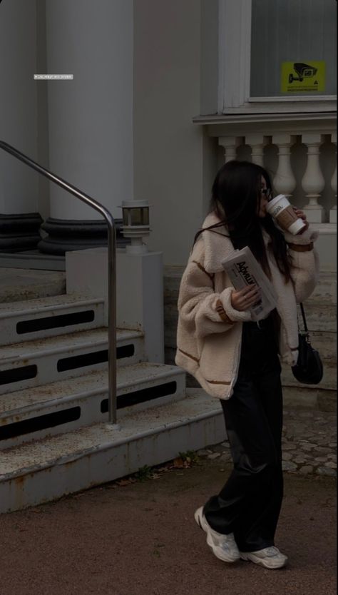 Cozy winter outfit idea with a teddy jacket and black trousers Styling Teddy Jacket, White Teddy Jacket Outfit Winter, Morning Winter Outfit, Sherpa Jacket Outfit Aesthetic, Beige Fluffy Jacket Outfit, Teddy Lined Jacket Outfit, Teddy Jacket Outfit Aesthetic, Outfits With Fluffy Jackets, Teddy Jacket Aesthetic