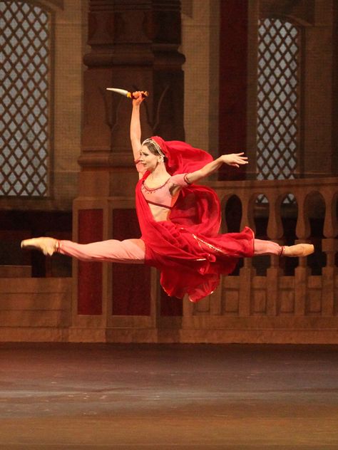 LA BAYADERE ©Damir Yusupov Evgenia Obraztsova, Ballet Pictures, Ballet Poses, Ballet Inspiration, Ballet Art, Dance Lover, Ballet Photos, Zoella, Ballet Photography