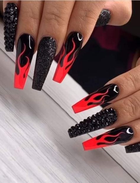 Red Black Nails, Long Square Nails, Halloween Acrylic Nails, Black Acrylic Nails, Red Valentine, Red Acrylic Nails, Goth Nails, Red Nail Designs, Black Nail Designs