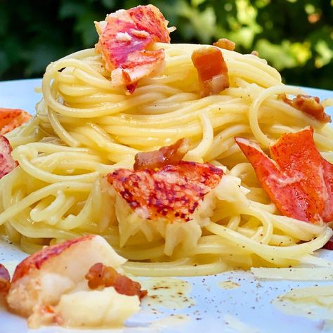 Pasta Carbonara with Lobster Recipe Salmon Tacos Recipe, Scalloped Corn, Lobster Recipe, Salmon Tacos, Recipes Seafood, Fresh Lobster, Corn Chowder Recipe, Pecorino Romano, Carbonara Recipe