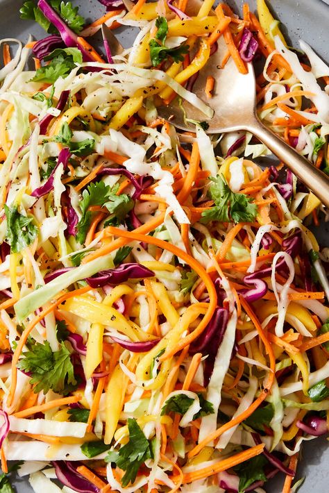 Mango Slaw Recipes, Mango Slaw, Barbecue Side Dishes, Cookout Side Dishes, Make Ahead Salads, Spicy Corn, Apple Slaw, Slaw Recipe, Slaw Recipes