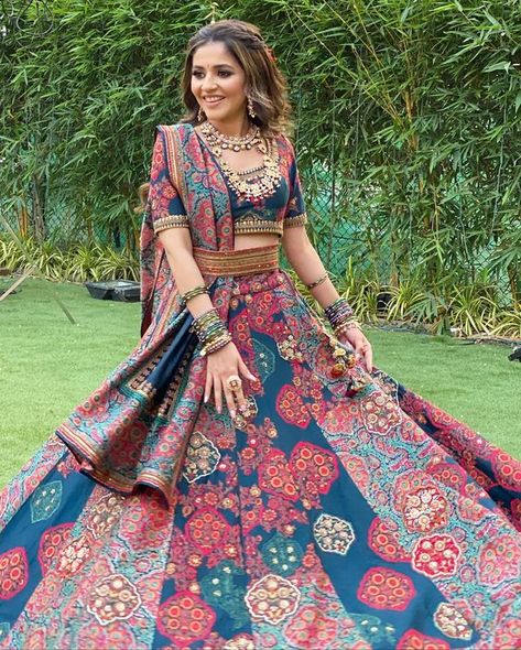 This Bride Rocked The Most Unique Lehenga In A Contemporary Style! Desi Outfits, Indian Outfits Lehenga, Wedding Lehenga Designs, Lehnga Dress, Bridal Lehenga Collection, Designer Bridal Lehenga, Indian Bridal Dress, Indian Gowns Dresses, Indian Lehenga