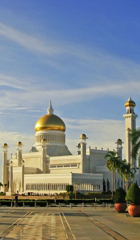 Sultan  Omar Ali Saifuddin Mosque in Bandar Seri, Begawan, Brunei. Omar Ali Saifuddin Mosque, Asia Cruise, Bandar Seri Begawan, Beautiful Mosque, Abdul Mateen, Temple Of Heaven, Medina Mosque, Patong Beach, Mosque Architecture