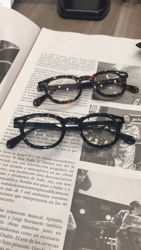 Moscot Glasses Men Style, Lemtosh Moscot, Glasses Aesthetic Men, Moscot Glasses, Moscot Lemtosh, Classy Glasses, Glasses Inspiration, Tortoise Glasses, Black Tortoise