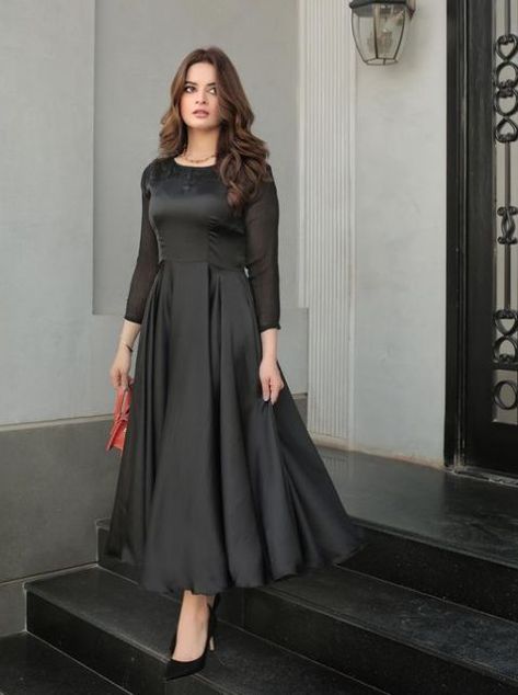 Minal Khan New Drama Minal Khan Wedding, Dress Design Pakistani, Minal Khan, Birthday Dress Women, Drama List, Fancy Suit, Frock For Women, Pakistani Dresses Casual, Long Frocks