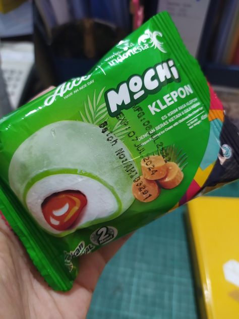 Mochi klepon Aice Ice Cream Mochi, Classic Tiramisu, Beras Ketan, Mochi Ice, Mochi, Snack Recipes, Ice Cream, Cream, Quick Saves