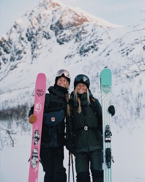 Come ski with me in April girls! My first ever trip I’m hosting will be a special one and I can’t wait to get to ski with you. We will… | Instagram Ski Instagram Pictures, Utah Ski Trip, Snowboarding Pics, Girls Ski Trip, Ski Trip Aesthetic, Ski Trip Outfit, Ski Pictures, Cute Cabins, Ski Aesthetic