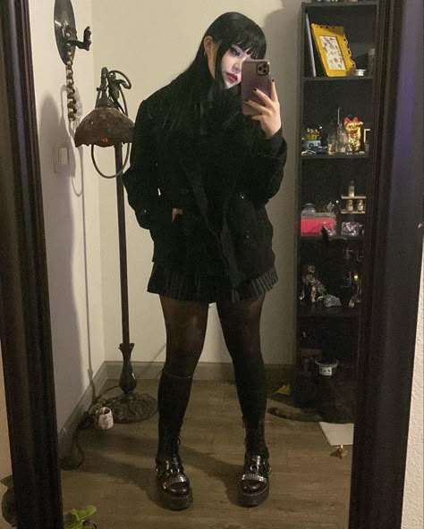 Goth Snow Outfit, Winter Outfits Goth, Whimsical Goth Outfits, Nugoth Outfits, Goth Academia Fashion, Goth Winter Outfits, Winter Goth Outfits, Modern Emo