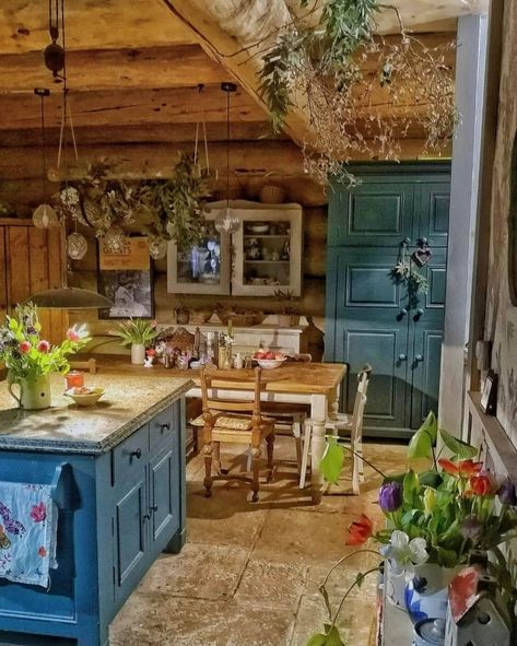 Imrich Lodge, Scottish Cottage Interior, Scottish Cottage, Scottish Cottages, Scottish House, Scottish Homes, Self Build Houses, Small Cupboard, Log House