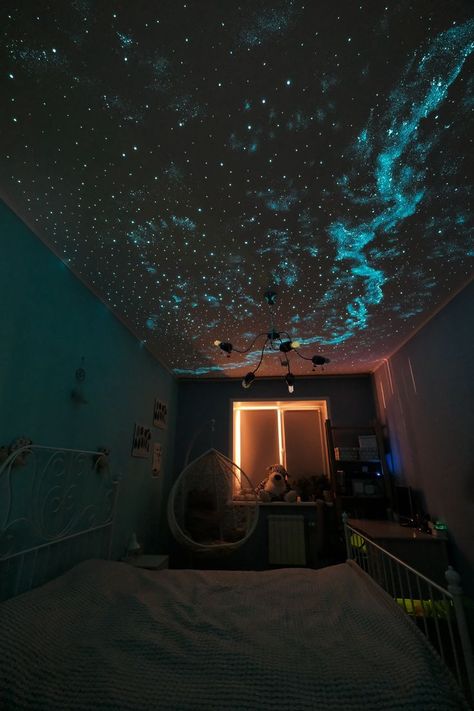 Astronomy Bedroom Decor, Galaxy Celling Design, Galaxy Ceiling Bedrooms, Star Theme Room, Space Ceiling Bedroom, Roof Painting Ideas Ceilings, Ceiling Night Sky, Galaxy Ceiling Diy, Starry Ceiling Bedroom