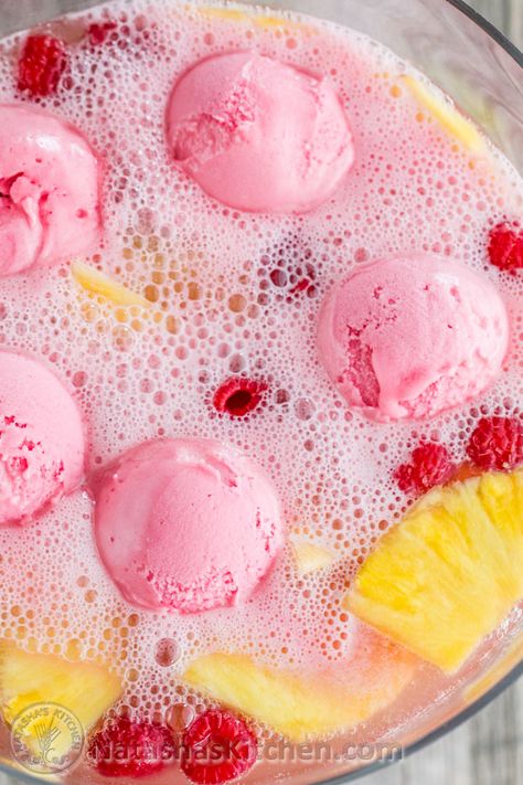 This Sherbet Party Punch is perfect for potlucks, baby showers & Valentines Day! @natashaskitchen Sorbet Punch, Raspberry Sherbet, Party Punch Recipes, Batman Party, Party Punch, Eva Marie, Ideas Food, Milk Shakes, Bridal Shower Brunch