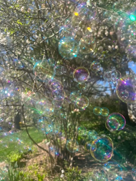 Nostalgia Core Aesthetic, Bubbly Aesthetic, Aesthetic Bubbles, Bubbles Aesthetic, Bubble Aesthetic, Bubbles Photography, Bubbly Personality, Childhood Aesthetic, Bubble Drawing