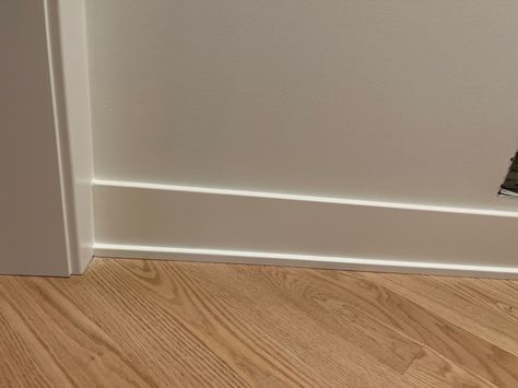 Square Molding Trim, Thick Floor Trim, Craftsman Shoe Molding, Simple Modern Baseboard, Flat Stock Baseboard, Modern Base Molding, Modern Shoe Molding Baseboard, Base Shoe Molding Ideas, Modern Baseboard Ideas