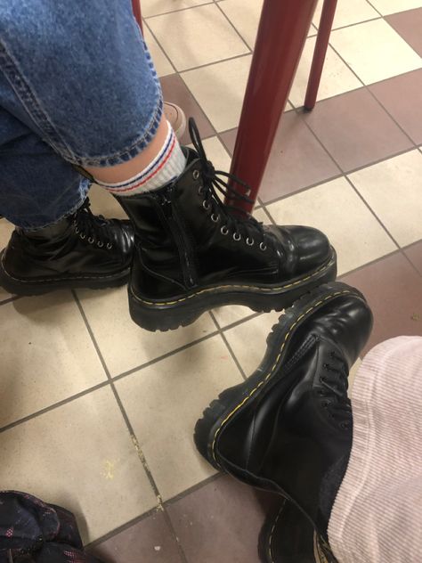 Doc Martens Combat Boots, 2016 Tumblr Outfits, Dr Martens Jadon, Doc Martin, Goth Fashion Punk, Sock Outfits, Martens Boots, Aesthetic Indie, Amy Rose