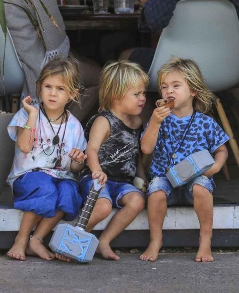 Chris Hemsworth Family, Chris Hemsworth Kids, Chris Hemsworth And Elsa Pataky, Men Dress Outfits, Luke Hemsworth, India Rose, Hemsworth Brothers, Bio Birthday, Chris Hemsworth Thor