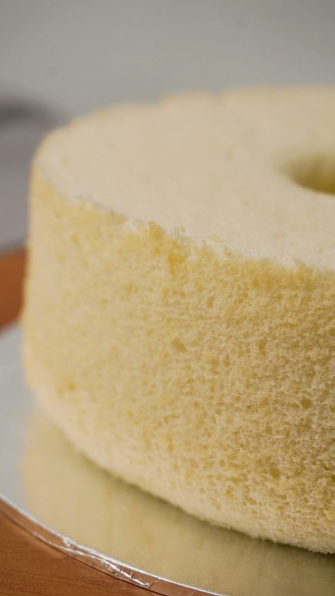 Chiffon Cake Recipe, Mug Cake Microwave, Coconut Cake Recipe, Coconut Milk Recipes, Ukrainian Recipes, Slices Recipes, Different Cakes, Moroccan Food, Coconut Recipes