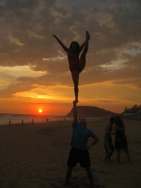 Some members of UCA staff stunting on the beach in Mexico at sunset Flexibility Poses, Cheer Designs, Cheer Gym, Cheer Flyer, Cheer Aesthetic, Cheer Tumbling, Beach In Mexico, Cheer Routines, Allstar Cheerleading