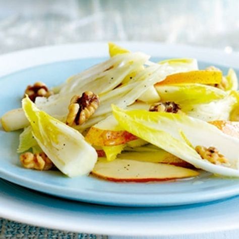 Fennel, chicory and lemon salad French Salad Recipes, Candied Pecans For Salad, Chicory Salad, Roquefort Cheese, Endive Salad, Lemon Salad, Walnut Recipes, Pear Salad, Fennel Salad