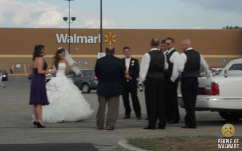 Another WalMart wedding... Walmart Wedding, Walmart Pictures, Walmart Funny, Waffle House, Wal Mart, Wedding Inside, Tailgate Party, Sarcasm Humor, The Martian