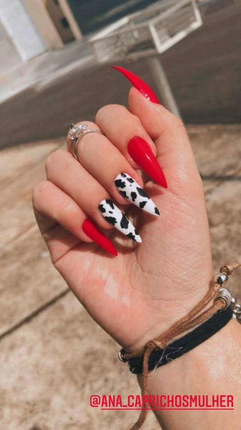 Cow Stilleto Nails, Pointy Almond Nails Long, Red Cow Nails, Red Stiletto Nails Designs, Red Stiletto Nails, Coffin Nails Ombre, Checkered Nails, Best Gel Nail Polish, Cow Nails