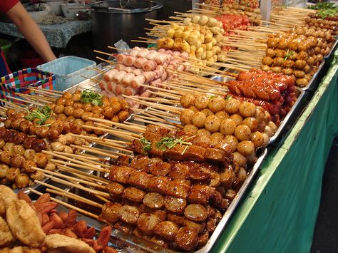 Уличная еда от карго Alex Mekong Meat On A Stick, Luau Party Food, Memorial Day Foods, Wedding Buffet Food, Party Food Buffet, Reception Food, Wedding Reception Food, Food Street, Street Foods