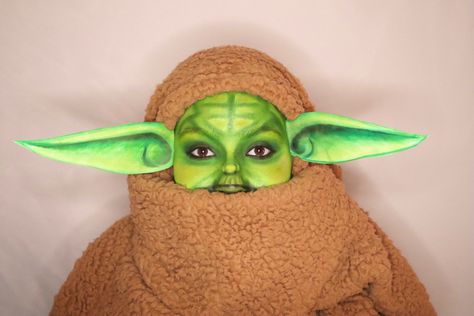 Instagram- @karla_mua_baxa Yoda Face Paint, Yoda Makeup, Yoda Cosplay, Sfx Makeup, Facepaint, Body Makeup, Cosplay Makeup, Creative Makeup, Makeup Art