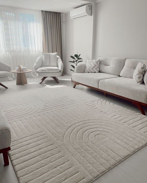 Rugs With Light Grey Floors, Geometric Living Room Rug, House Rug Ideas, Light Rug Living Room, White Big Rug, Minimalist Bedroom Rug, Light Grey Rug Living Room, Apartment Living Room Rug, Big Rugs Living Room