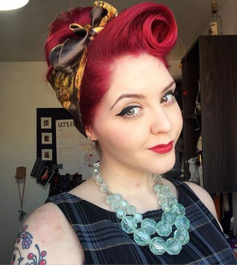 Head Scarf Looks, Cabelo Pin Up, Victory Roll, 50s Hair, Retro Updo, Vintage Hairstyles Tutorial, Pinup Hair, 50s Hairstyles, Victory Rolls