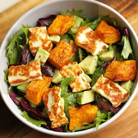 Gone are the days of bland and boring salads!  This pumpkin, halloumi and avocado salad makes for a perfect weeknight dinner - minimal effort, maximum taste.   #halloumisalad #pumpkinsalad Fruity Recipes, Halloumi Salad, Avocado Dessert, Pumpkin Salad, Avocado Salad Recipes, Meatless Monday Recipes, Salad Recipes For Dinner, Kebabs, Avocado Salad