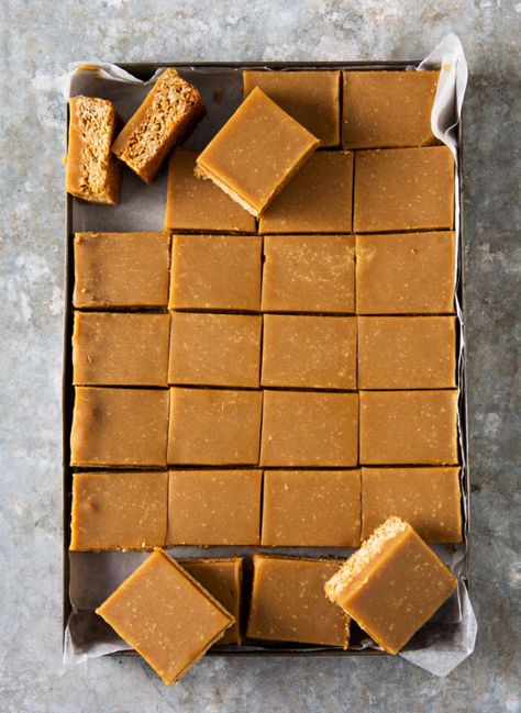 Takaka Ginger Crunch | MiNDFOOD Recipes & Tips Ginger Recipes Dessert, Ginger Desserts, Ginger Crunch, Crunch Recipe, Pumpkin Cheesecake Bars, Tray Bake Recipes, Ginger Cake, Slices Recipes, Ginger Recipes