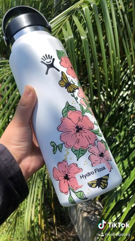 Hydro Flask Painting Ideas, Water Bottle Painting Ideas, Hydro Flask Painting, Water Bottle Painting, Painted Water Bottle, Customized Water Bottles, Bumblebee Painting, Hydro Painting, Flask Art