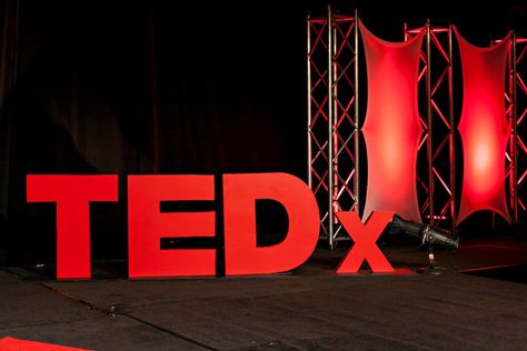 Want to improve your public speaking skills? Learn from the world's best TEDx speakers. 27 Life Hacks, Public Speaking Activities, Public Speaking Tips, Career Vision Board, Presentation Skills, Public Speaker, Speaking Skills, Ted Talks, Public Speaking