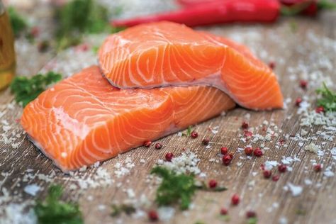 Food For Glowing Skin, Clean Plates, Increase Testosterone, Salmon Patties, Anti Aging Food, Salad Recipes For Dinner, Healthy Fish, Fatty Fish, Salad Dressing Recipes