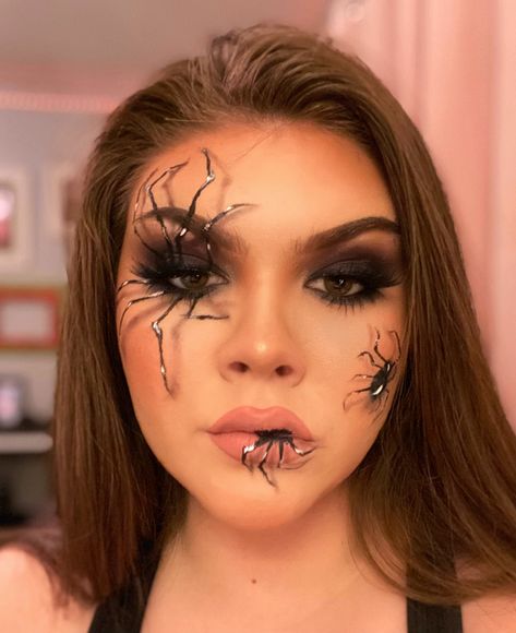 Airplane Mural, Spider Makeup, Halloween Glam, Creepy Makeup, Creepy Halloween Makeup, Face Painting Halloween, Creative Costumes, Makeup Eye Looks, Crazy Makeup