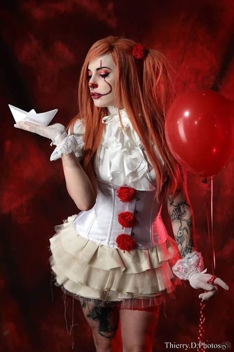 Pennywise Cosplay, Pennywise Halloween Costume, Clown Halloween Costumes, Joker Halloween, Best Couples Costumes, Female Clown, Jessica Nigri, A Clown, Halloween Costume Outfits